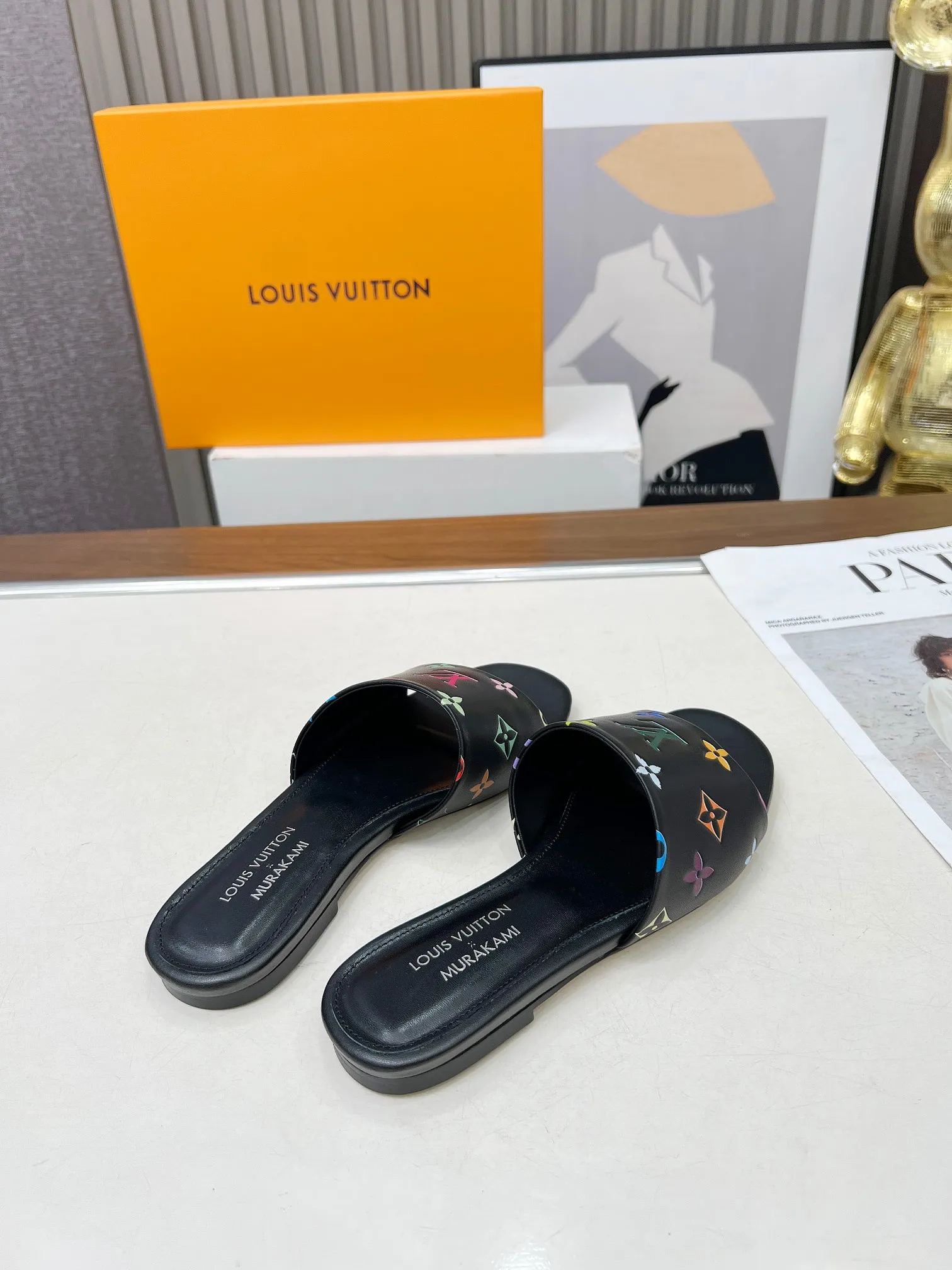💕💕Factory direct selling price p380💕💕Vuiton’s latest 2025 spring and summer style. This sandal is from the Louis Vuitton The dotted LV logo on the upper brings a different visual feast to the hot summer. Color: coffee, white, black. Size: 35 to 40 (4142 can be customized, non-returnable and non-exchangeable) (leather sole can be customized +30 non-returnable and non-exchangeable)